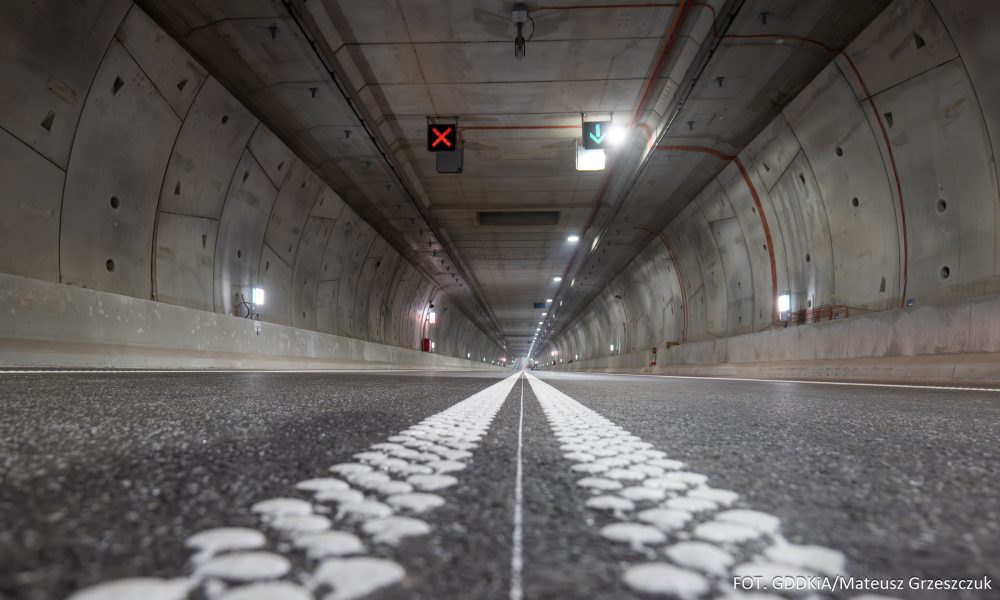 Rozsuwany Tunel łączący Drzwi Samolotu Z Dworcem Lotniczym Otwarto tunel łączący wyspę Uznam z wyspą Wolin – wWolinie.pl